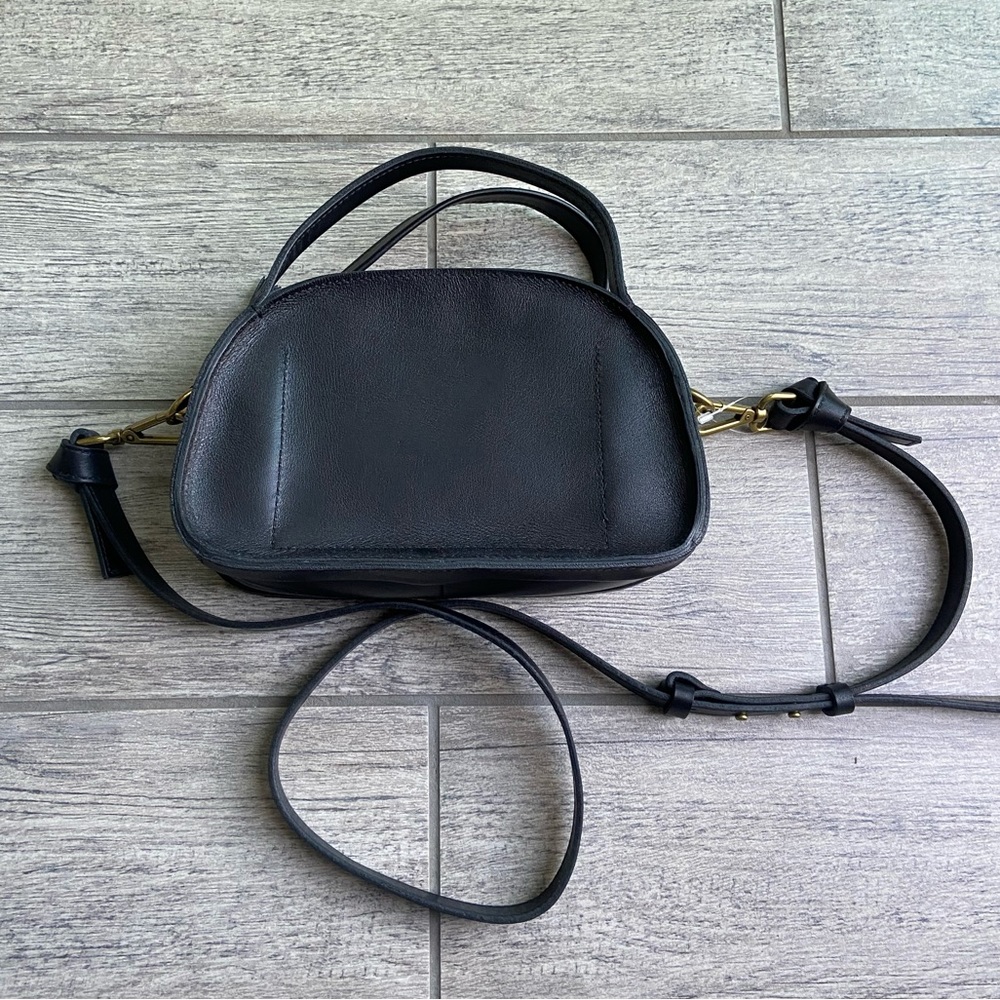 NWT Sydney Zip Top Crossbody